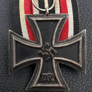 Iron Cross 1939 2nd Class    / Single medal block.