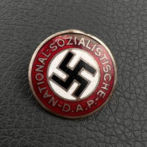 NSDAP Party Badge [Gold-und Silber Scheideanstalt] RZM code: 18 Pin fastening