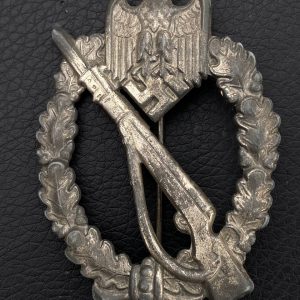 Infantry Assault Badge in silver      