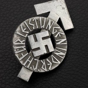   Sport Badge of HJ model 1934 in silver    [KARL WURSTER]  RZM code: M1/34 