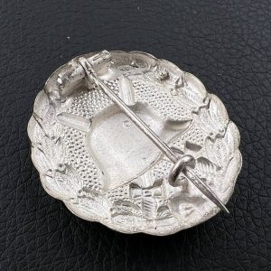 Wound Badge 1918 in silver  Counter-relief    