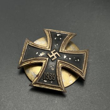 Iron Cross 1939 1st Class [Otto Schickle], L/15 Screw fastening  / Early type.