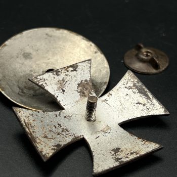 Iron Cross 1939 1st Class [Otto Schickle], L/15 Screw fastening  / Early type.