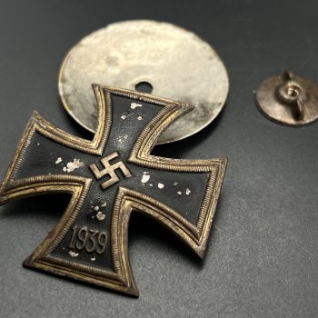 Iron Cross 1939 1st Class [Otto Schickle], L/15 Screw fastening  / Early type.
