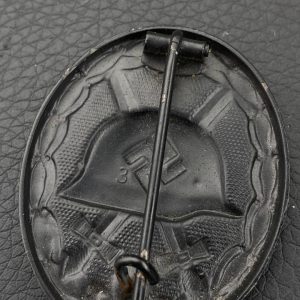 Wound Badge 1939 (second type) in black [Wilhelm Deumer K.G.] Counter-relief Award set with certificate