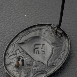 Wound Badge 1939 (second type) in black [Wilhelm Deumer K.G.] Counter-relief Award set with certificate