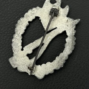 Infantry Assault Badge in silver