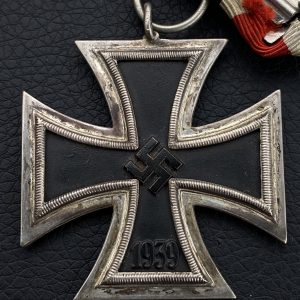Iron Cross 1939 2nd Class / Single medal block.