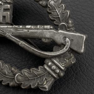 Infantry Assault Badge in bronze      