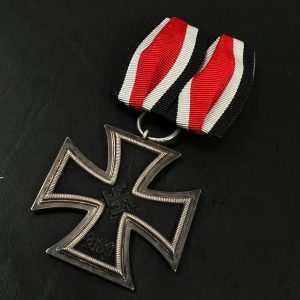 Iron Cross 1939 2nd Class [Klein & Quenzer], 65, L/26   / Single medal block.