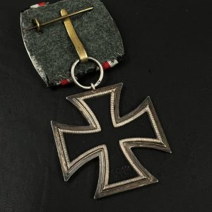 Iron Cross 1939 2nd Class [Klein & Quenzer], 65, L/26   / Single medal block.