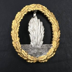 Minesweeper War Badge    Post-war production (1957 pattern)