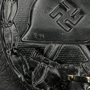 Wound Badge 1939 (second type) in black [Eduard Hahn] Counter-relief