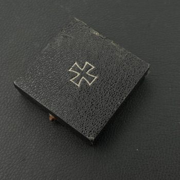 Iron Cross 1939 2nd Class [Robert Koch] / Original packaging and case.