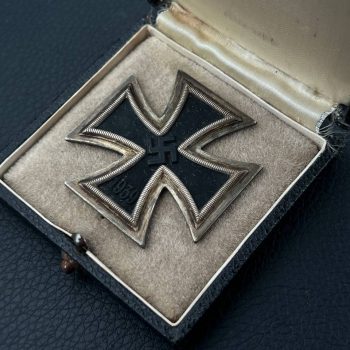 Iron Cross 1939 2nd Class [Robert Koch] / Original packaging and case.