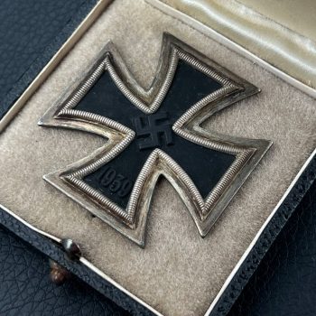 Iron Cross 1939 2nd Class [Robert Koch] / Original packaging and case.