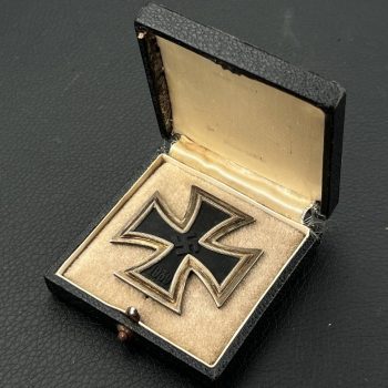 Iron Cross 1939 2nd Class [Robert Koch] / Original packaging and case.