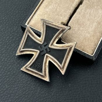 Iron Cross 1939 2nd Class [Robert Koch] / Original packaging and case.