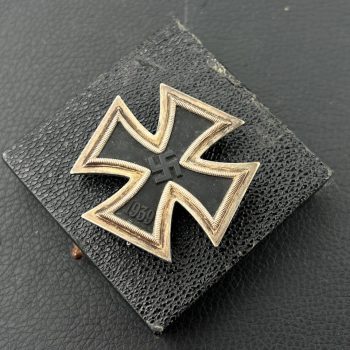 Iron Cross 1939 2nd Class [Robert Koch] / Original packaging and case.