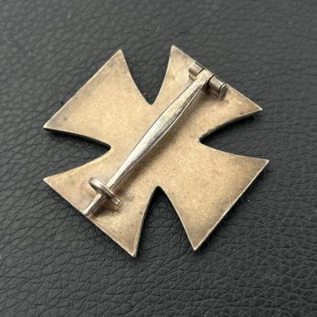 Iron Cross 1939 2nd Class [Robert Koch] / Original packaging and case.