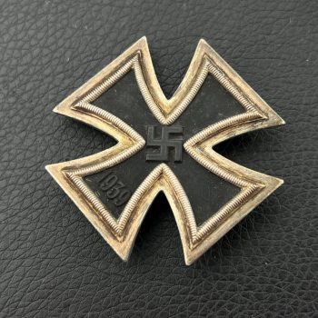 Iron Cross 1939 2nd Class [Robert Koch] / Original packaging and case.