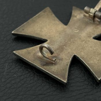 Iron Cross 1939 2nd Class [Robert Koch] / Original packaging and case.