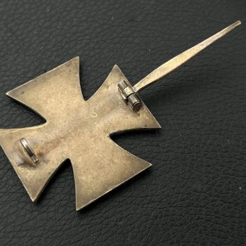 Iron Cross 1939 2nd Class [Robert Koch] / Original packaging and case.