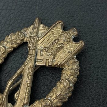 Infantry Assault Badge in silver