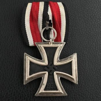 Iron Cross 1939 2nd Class    / Single medal block.