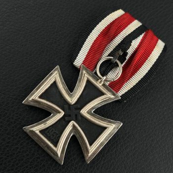 Iron Cross 1939 2nd Class    / Single medal block.