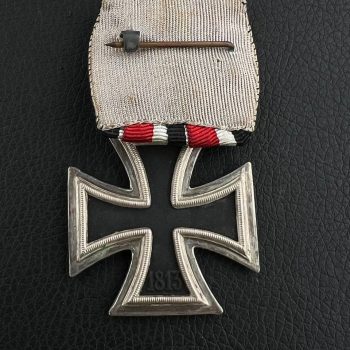 Iron Cross 1939 2nd Class    / Single medal block.