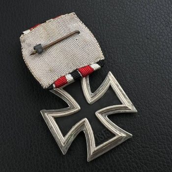 Iron Cross 1939 2nd Class    / Single medal block.