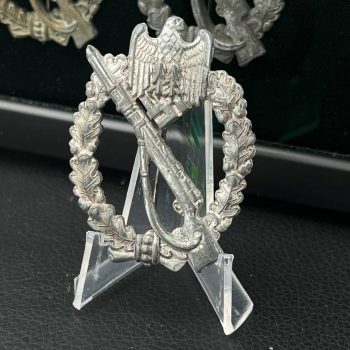 Infantry Assault Badge in silver