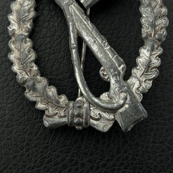 Infantry Assault Badge in silver