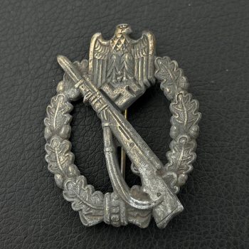 Infantry Assault Badge in silver