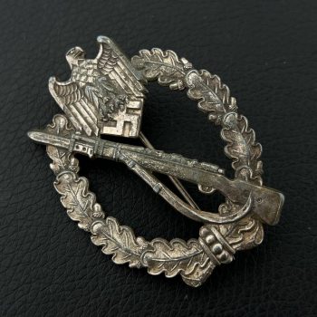 Infantry Assault Badge in silver