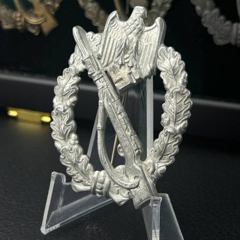 Infantry Assault Badge in silver