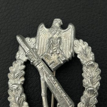 Infantry Assault Badge in silver