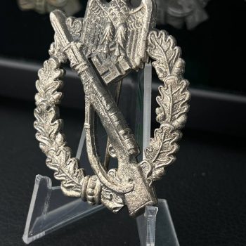 Infantry Assault Badge in silver