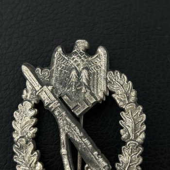 Infantry Assault Badge in silver