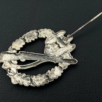 Infantry Assault Badge in silver