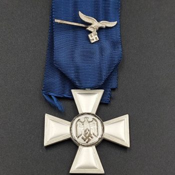 18-Year Long Service Award with a flying eagle clasp for the Luftwaffe  Mint 