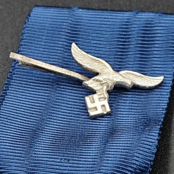 18-Year Long Service Award with a flying eagle clasp for the Luftwaffe  Mint 
