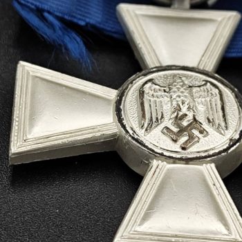 18-Year Long Service Award with a flying eagle clasp for the Luftwaffe  Mint 