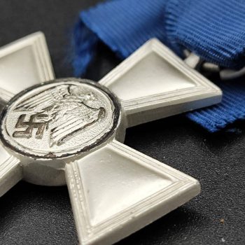 18-Year Long Service Award with a flying eagle clasp for the Luftwaffe  Mint 