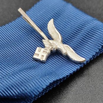 18-Year Long Service Award with a flying eagle clasp for the Luftwaffe  Mint 