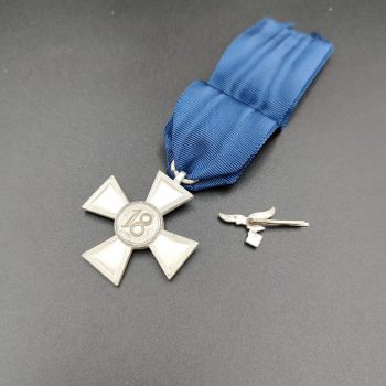 18-Year Long Service Award with a flying eagle clasp for the Luftwaffe  Mint 
