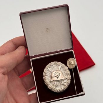 Wound Badge 1939 (first type, Condor Legion) in silver Solid Set: original case, dress miniature