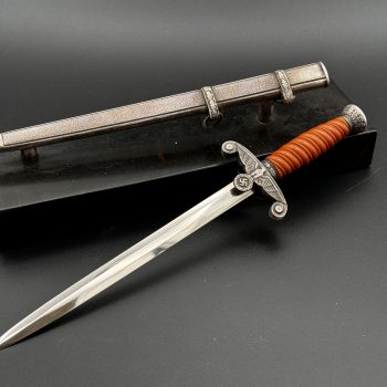 Miniature Army Dagger, 1935 Model  [Coppel Alexander {Alcoso} Solingen]   (On a pedestal.)