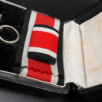 Iron Cross 1939 2nd Class [Klein & Quenzer], 65, L/26   / Original case. Set with a field spang.